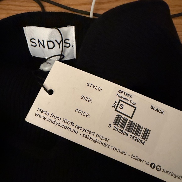 Black Strapless Ribbed Top - Picture 4 of 4